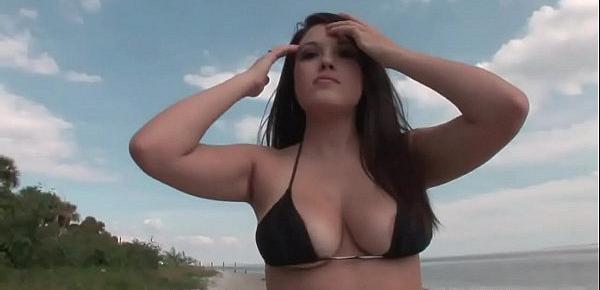  Hot Girl Next Door Strips Her Bikini Off